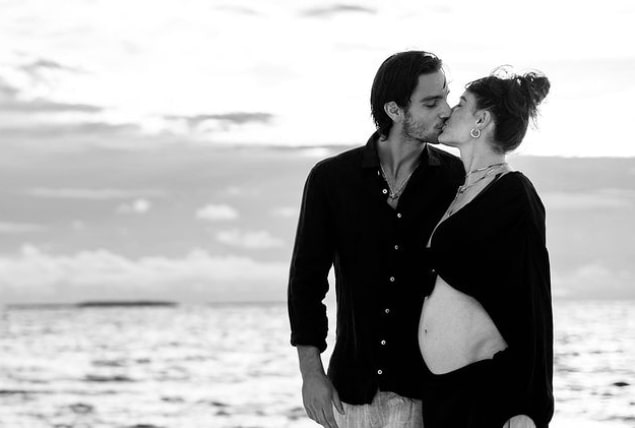 Lorenzo Musetti and his partner, Veronica Confalonieri, announce their pregnancy with a maternity photoshoot in the Maldives. 