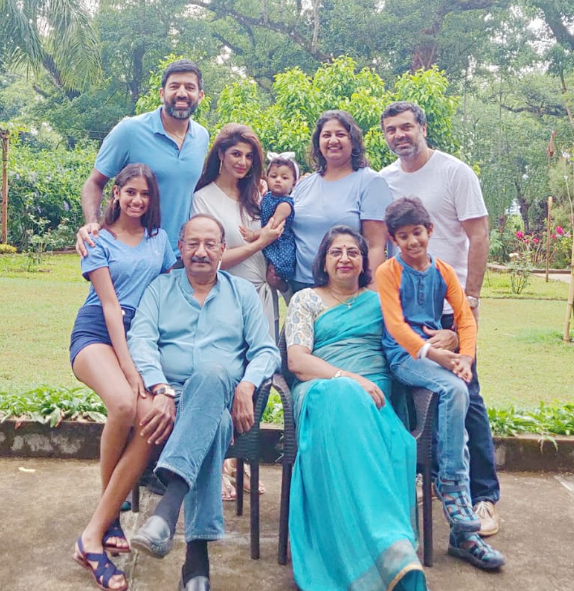 Rohan Bopanna With Family (Parents Bottom Middle)